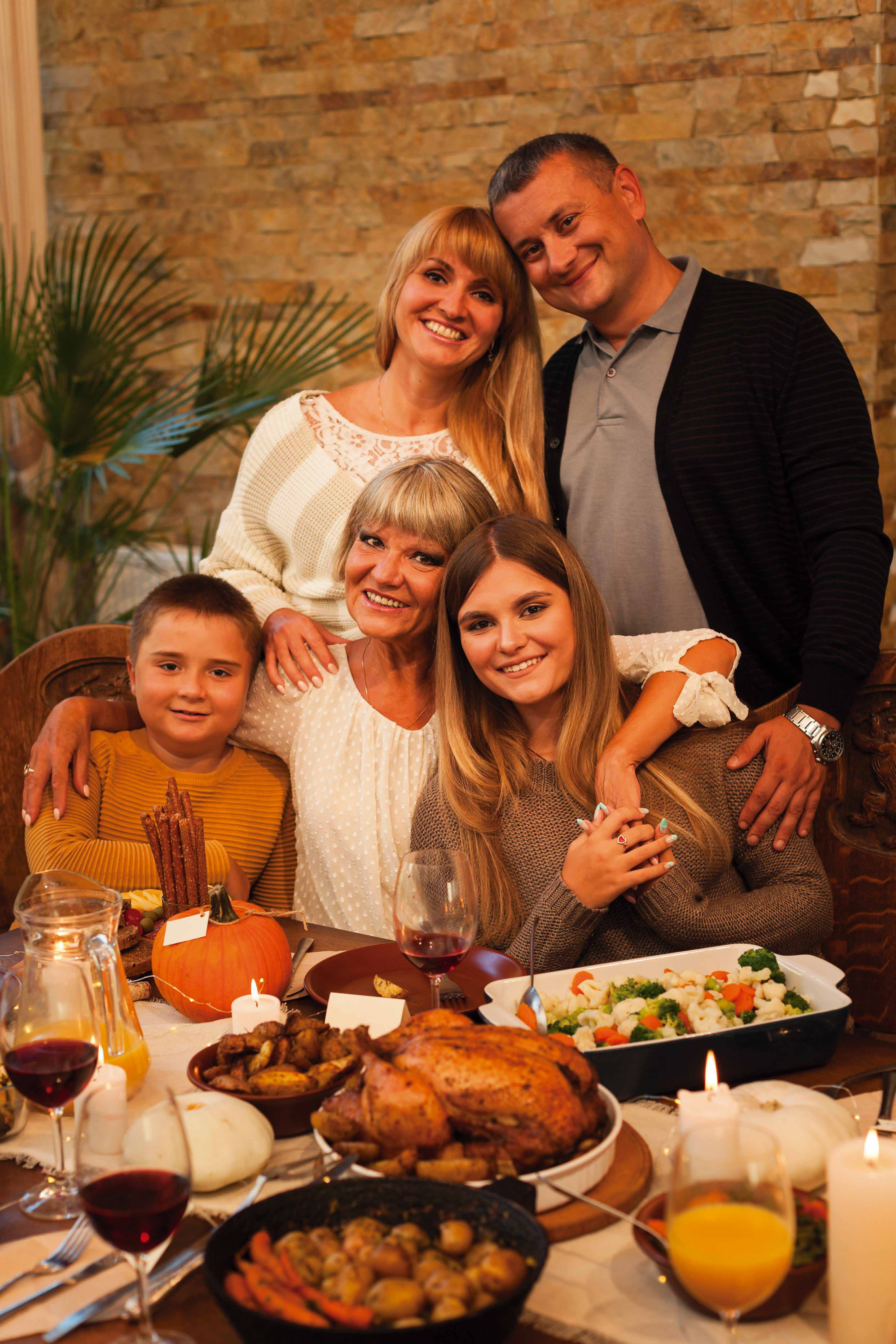 Familia en la mesa